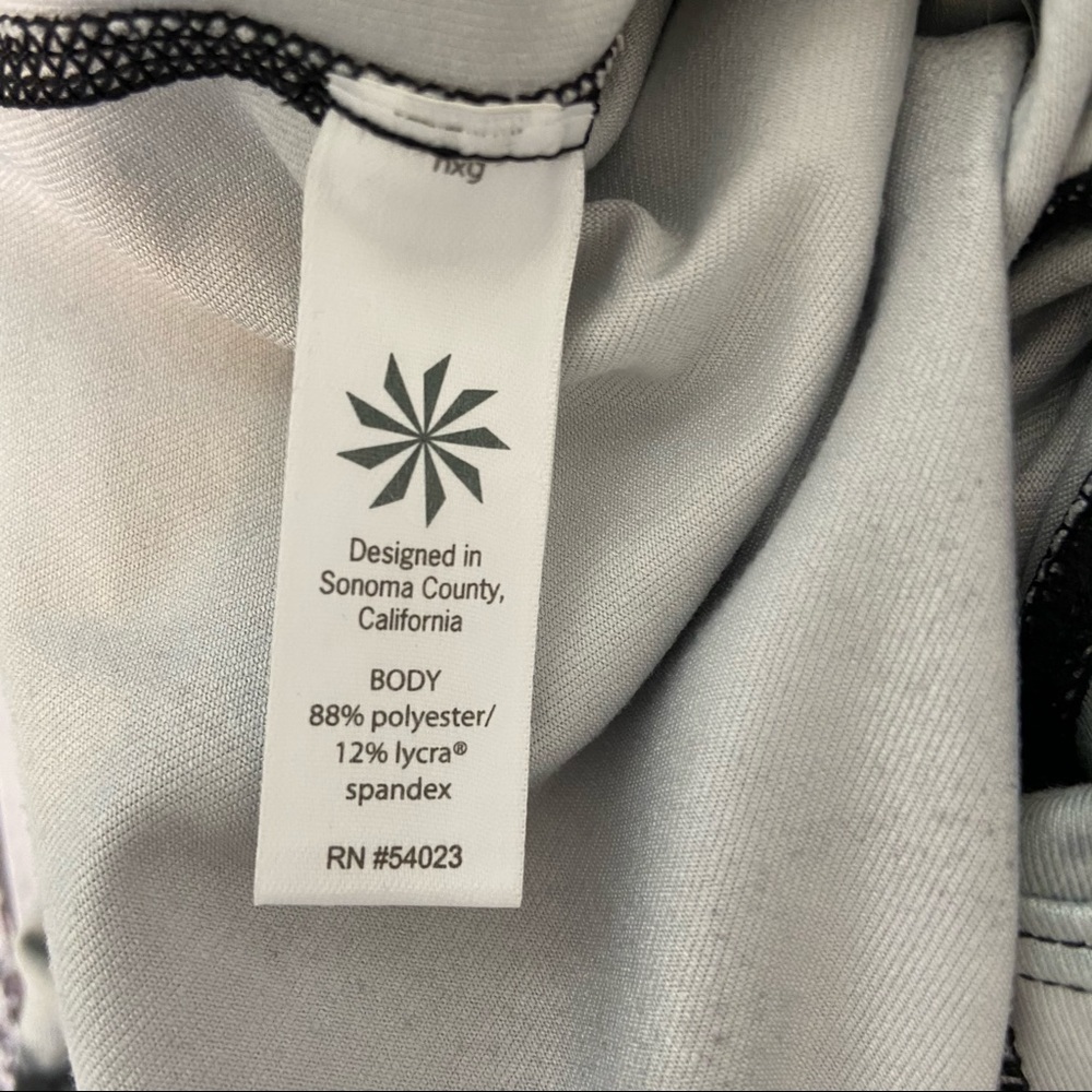 Athleta Chaturanga Gray Floral Leggings. Size Small EUC. - Picture 9 of 10